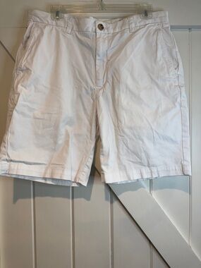 Vineyard Vines Men's White Flat Front Shorts